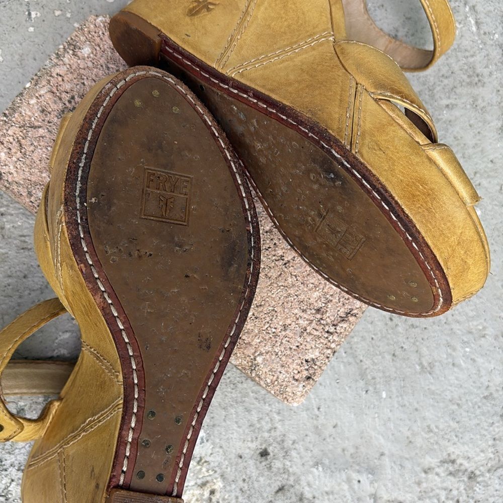 Frye Corrina Campus Wedge - Picture 7 of 8